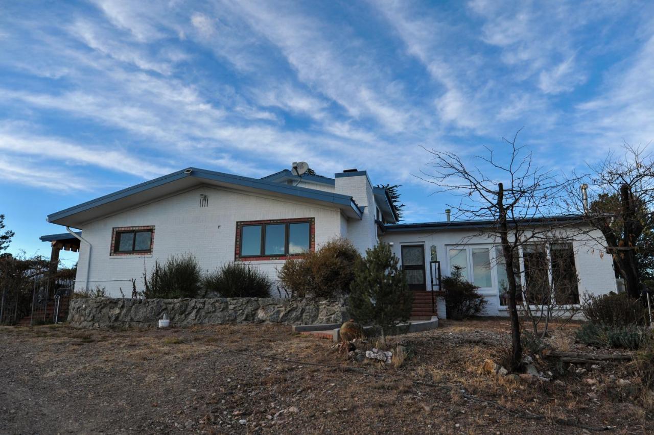 Heart And Wings Retreat Center Apartment Silver City Bagian luar foto